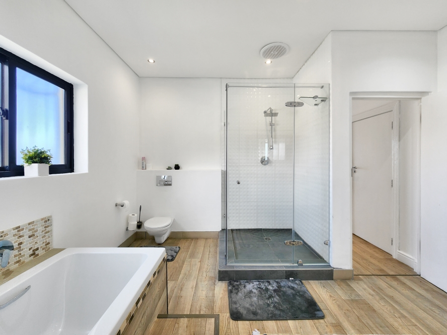 To Let 7 Bedroom Property for Rent in Camps Bay Western Cape